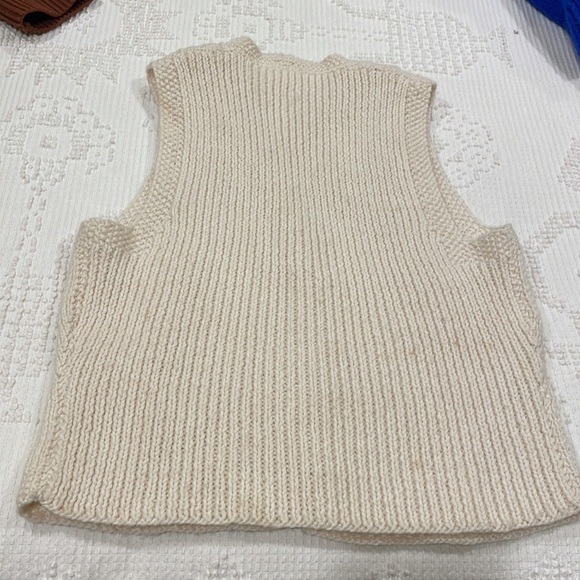 Handknit wool vest - Picture 6 of 6